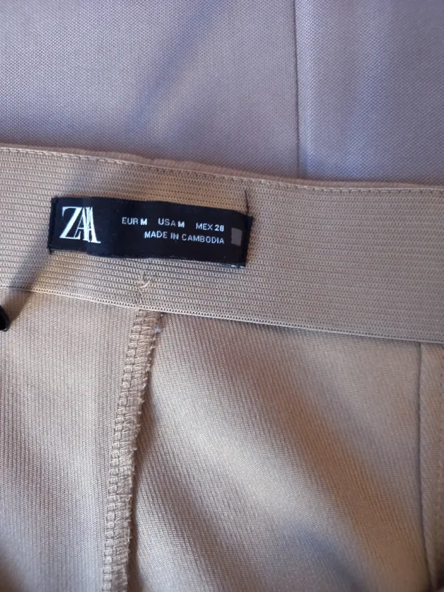 Pantalón Zara beige