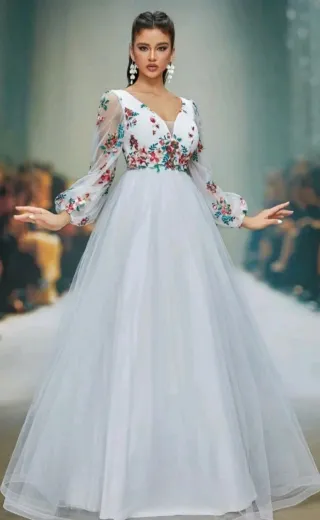 Vestido de Novia con Flores Rojas y Verdes