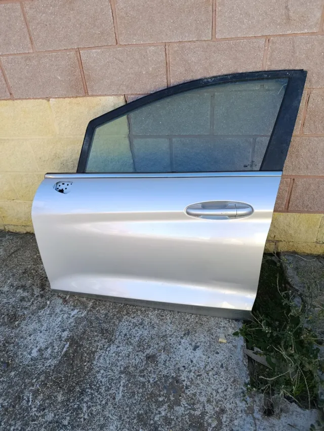 Puerta Delantera Izquierda Ford Fiesta