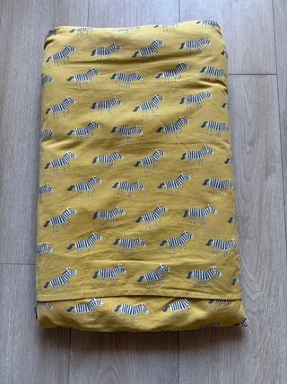 Cambiador de bebé con estampado de cebras