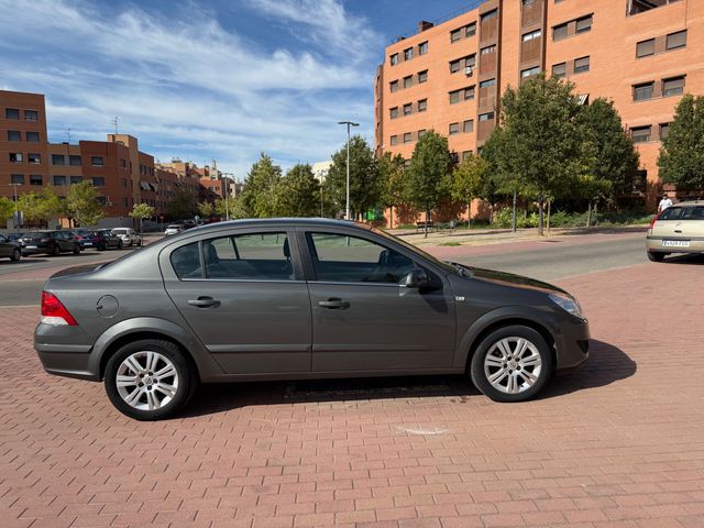 Opel Astra SEDAN 1.7 CDTI 125 CV