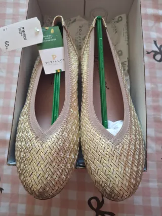 Zapatos Pitillos Beige y Dorado Talla 38