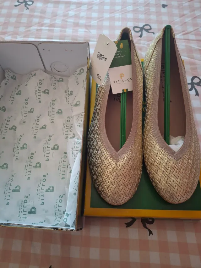 Zapatos Pitillos Beige y Dorado Talla 38