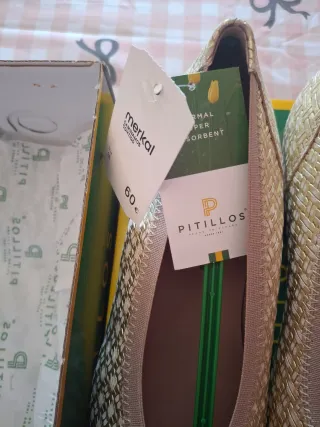 Zapatos Pitillos Beige y Dorado Talla 38