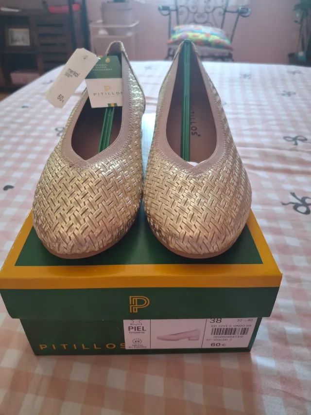 Zapatos Pitillos Beige y Dorado Talla 38