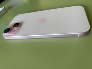 iPhone 15 Rosa 77% salud