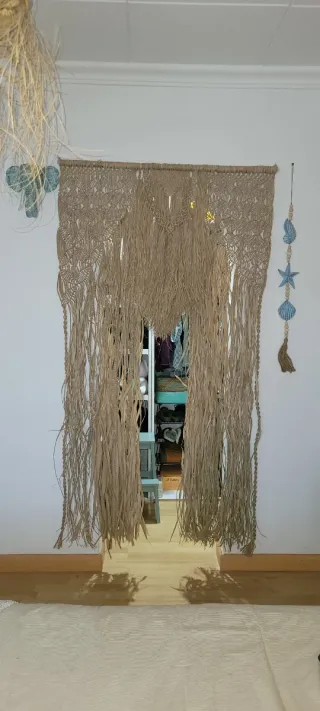 Cortina de hojas de palmera tejida.