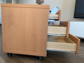 Cajonera 3 cajones madera clara con llave.