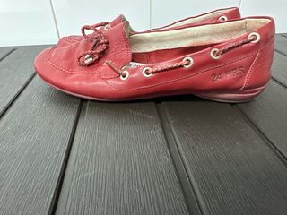 Zapatos 24 HRS rojos