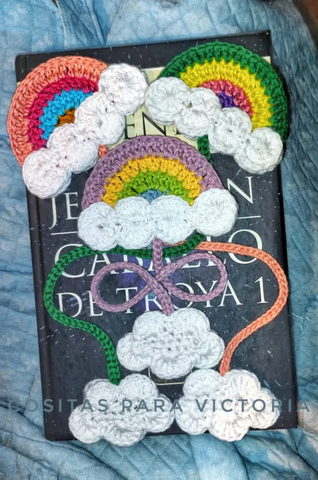 Regalo Navidad: Marcapáginas crochet arcoíris