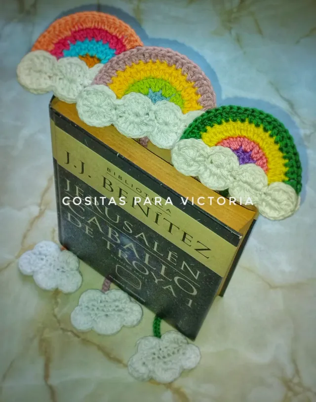 Regalo Navidad: Marcapáginas crochet arcoíris