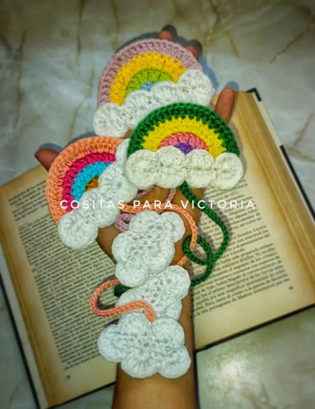 Regalo Navidad: Marcapáginas crochet arcoíris