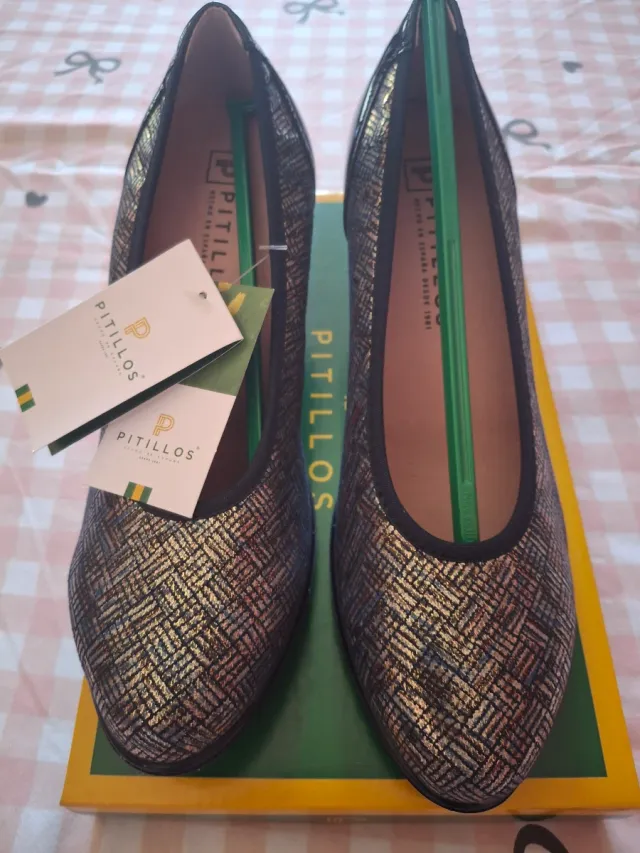 Zapatos Pitillos mujer negros y dorados