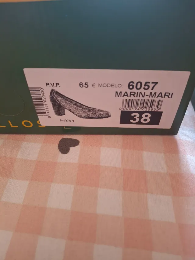 Zapatos Pitillos mujer negros y dorados