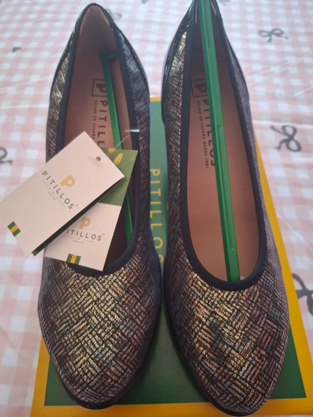 Zapatos Pitillos mujer negros y dorados