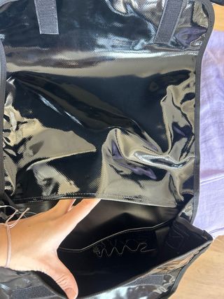 Maletín Negro Impermeable con 3 compartimentos