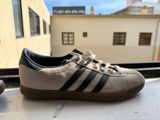 Adidas STDT Beige y Negro Talla 42