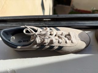 Adidas STDT Beige y Negro Talla 42