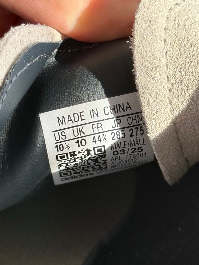 Adidas STDT Beige y Negro Talla 42