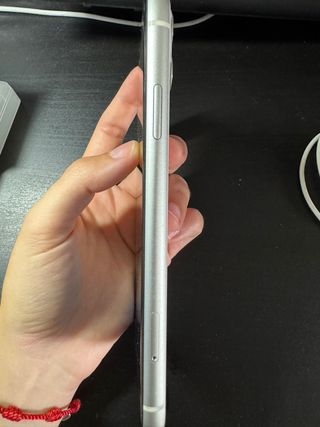 iPhone 11 con accesorios