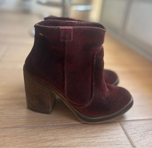 Botines de tacón, Ante morado