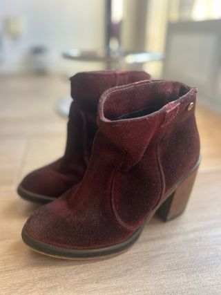 Botines de tacón, Ante morado