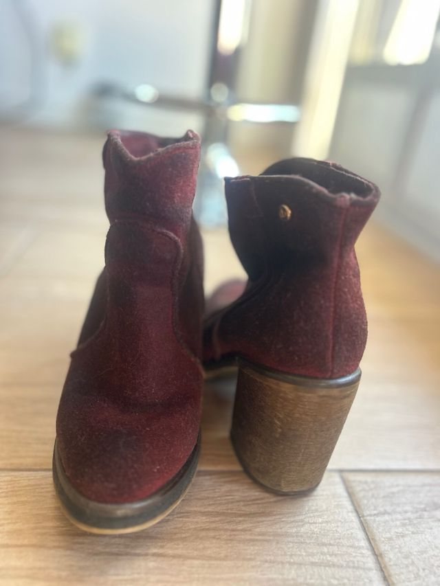 Botines de tacón, Ante morado