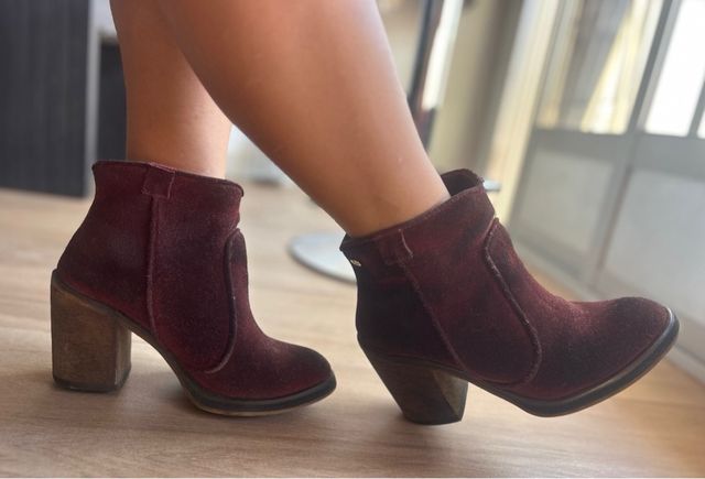 Botines de tacón, Ante morado