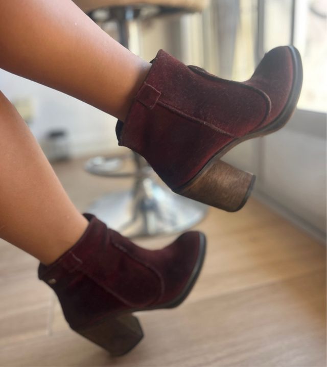 Botines de tacón, Ante morado