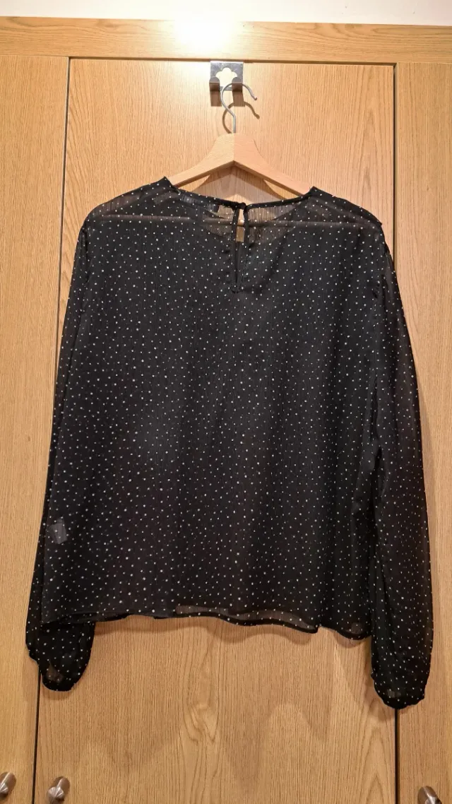 Blusa gasa negra con puntos blancos