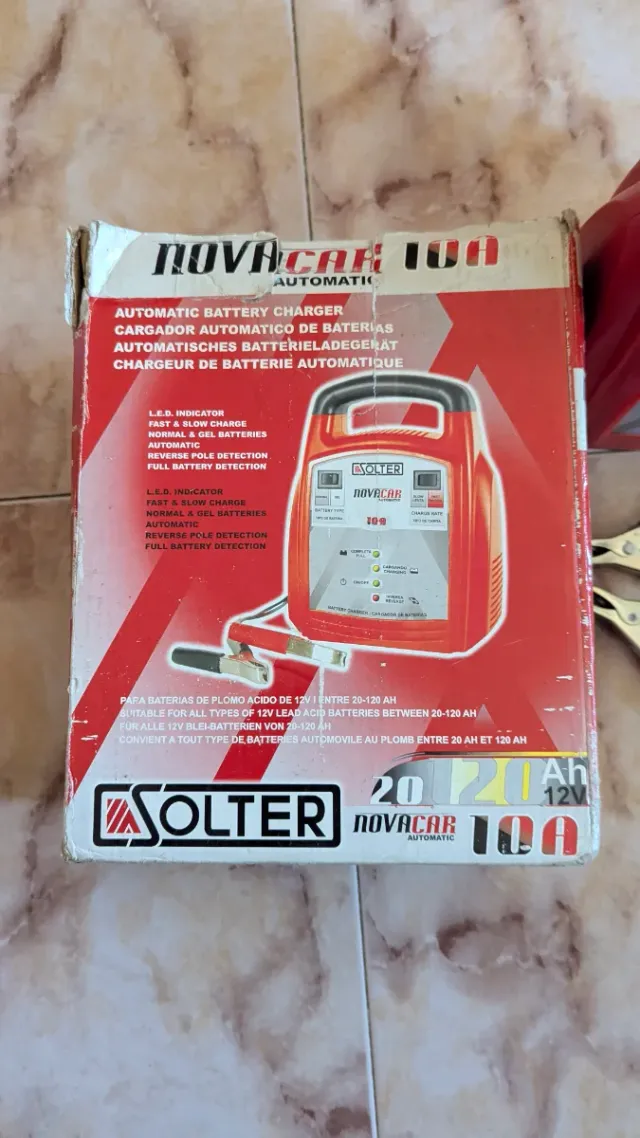 Cargador automático de baterías Novacar 10A