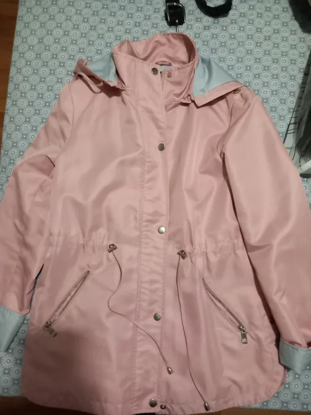 Parka rosa con capucha