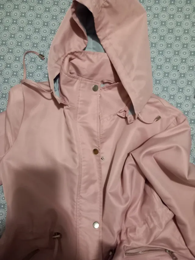 Parka rosa con capucha