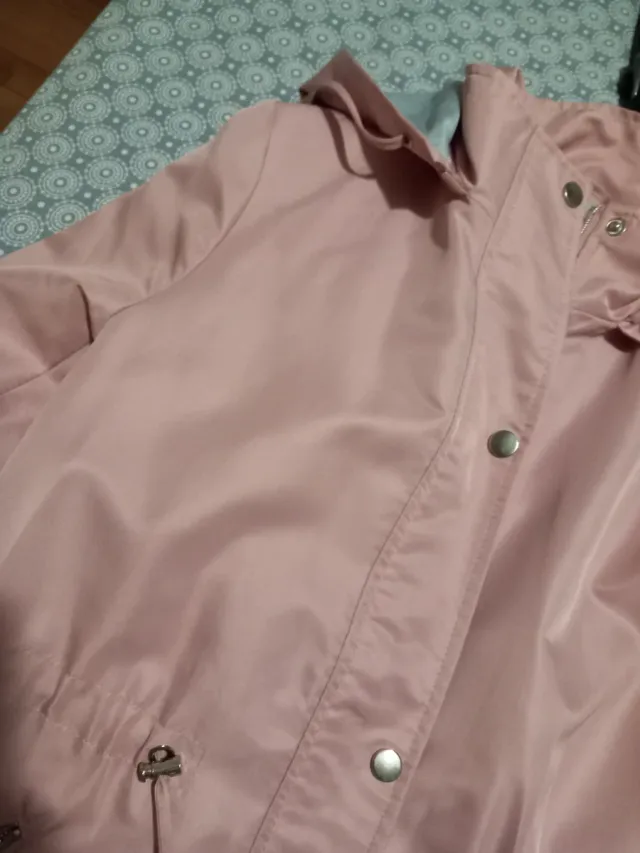 Parka rosa con capucha