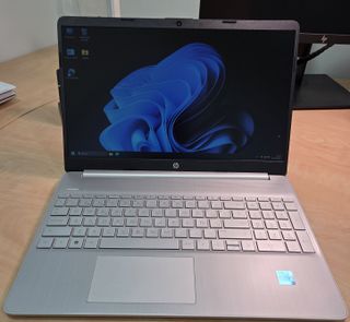 PORTÁTIL HP 15 PULGADAS, CORE I3 8GB RAM, POCO USO