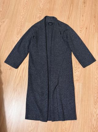 Abrigo oversize gris jaspeado. Talla M. Zara.