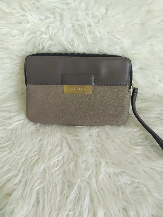 Cartera Clutch Calvin Klein Beige y Gris