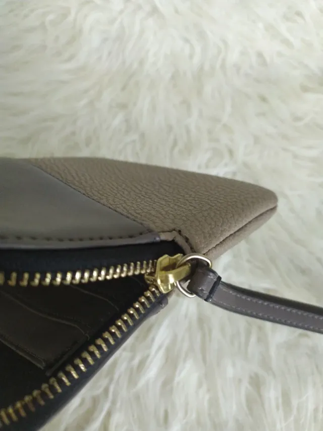 Cartera Clutch Calvin Klein Beige y Gris