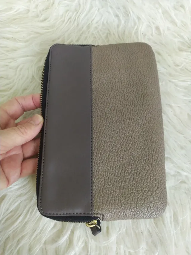 Cartera Clutch Calvin Klein Beige y Gris