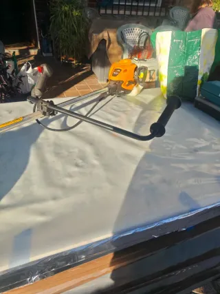 Desbrozadora de gasolina naranja