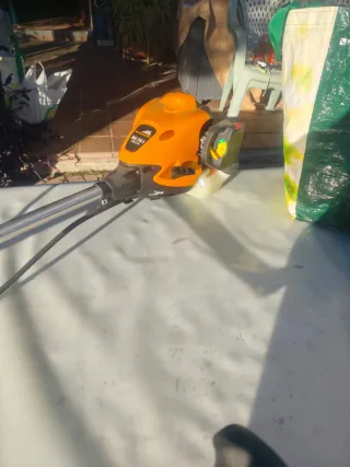 Desbrozadora de gasolina naranja