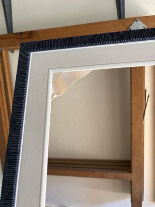 Cornice bianca e blu