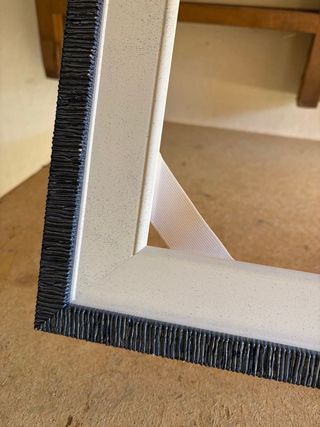 Cornice bianca e blu