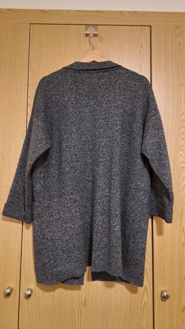 Chaqueta de punto gris