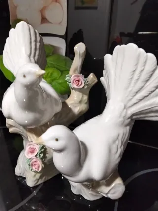 Figura de porcelana de dos palomas