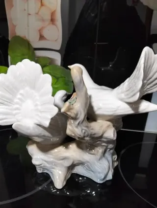 Figura de porcelana de dos palomas