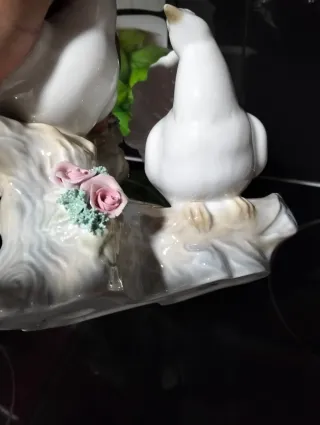 Figura de porcelana de dos palomas