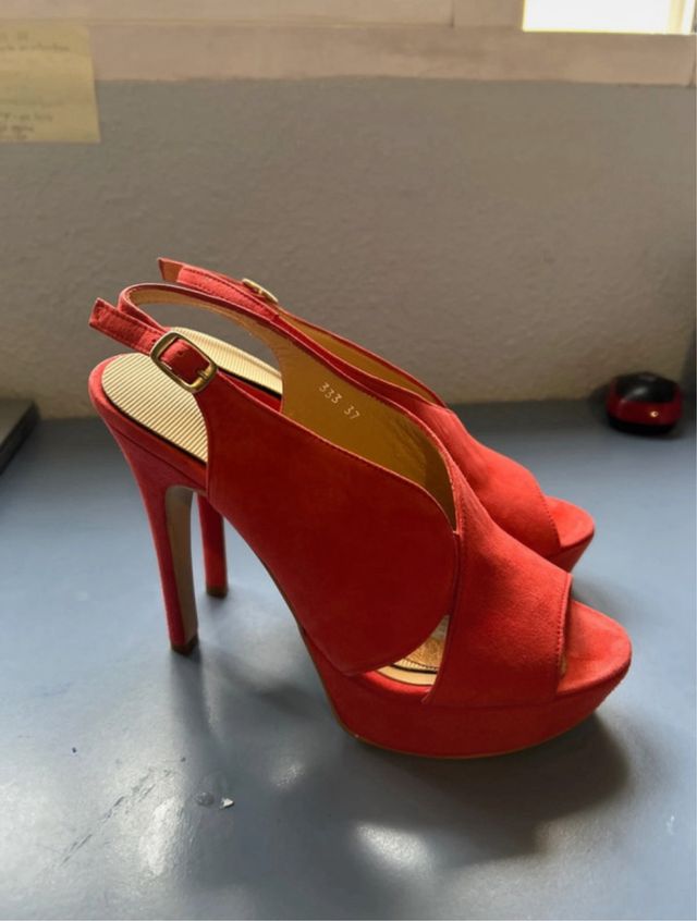 Zapatos tacón Laura Amat rojo talla 37