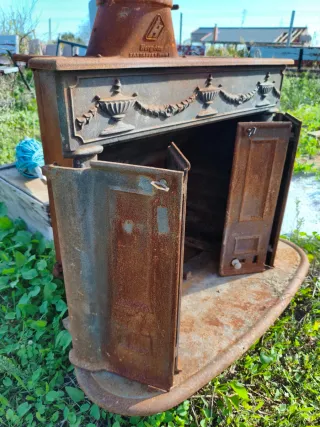 Chimenea de Hierro Fundido Antigua