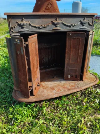 Chimenea de Hierro Fundido Antigua